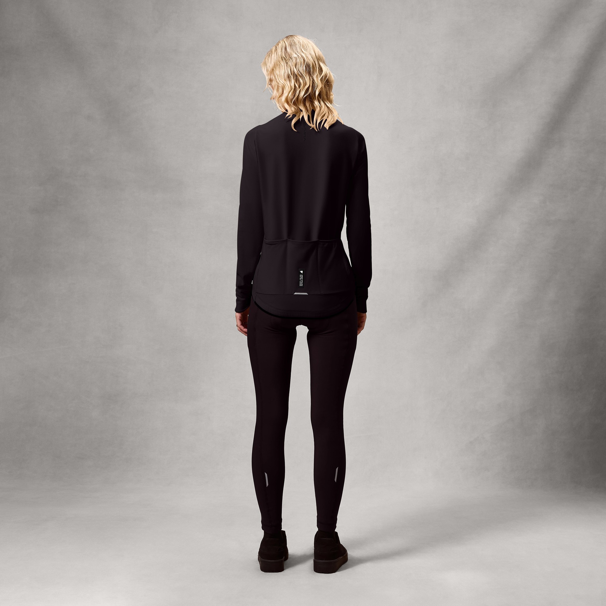 Beklædning - Cykeltrøjer - Endura Women's Loop Ride L/S Jersey - Black