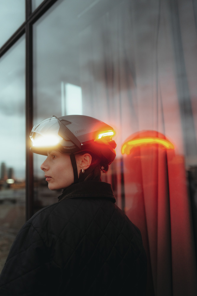 Beklædning - Cykelhjelme - Abus Hyp-E BL.ACE m. LED Lys - Gleam Silver