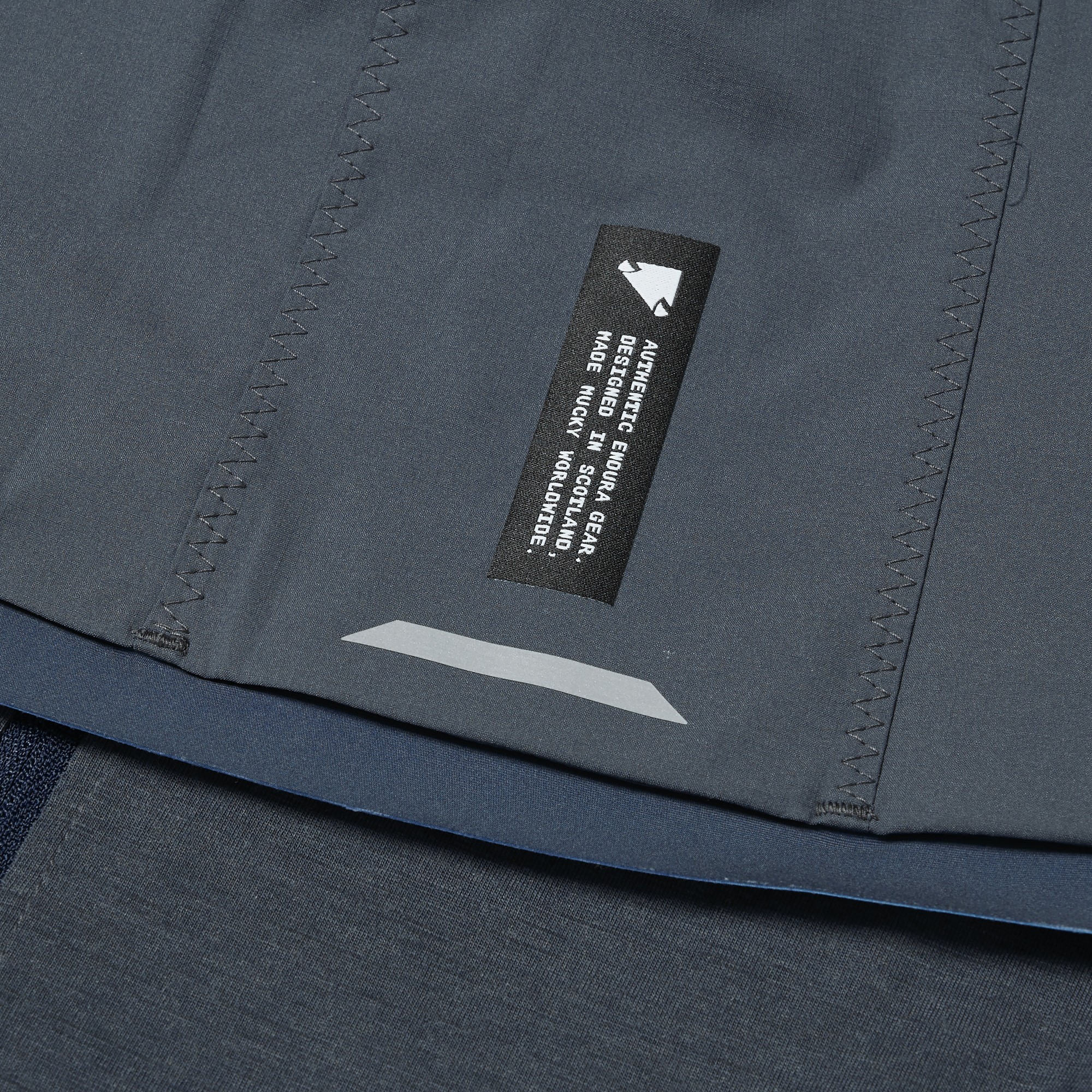 Beklædning - Cykeltrøjer - Endura AllTrack Ride L/S Jersey - Carbon Grey