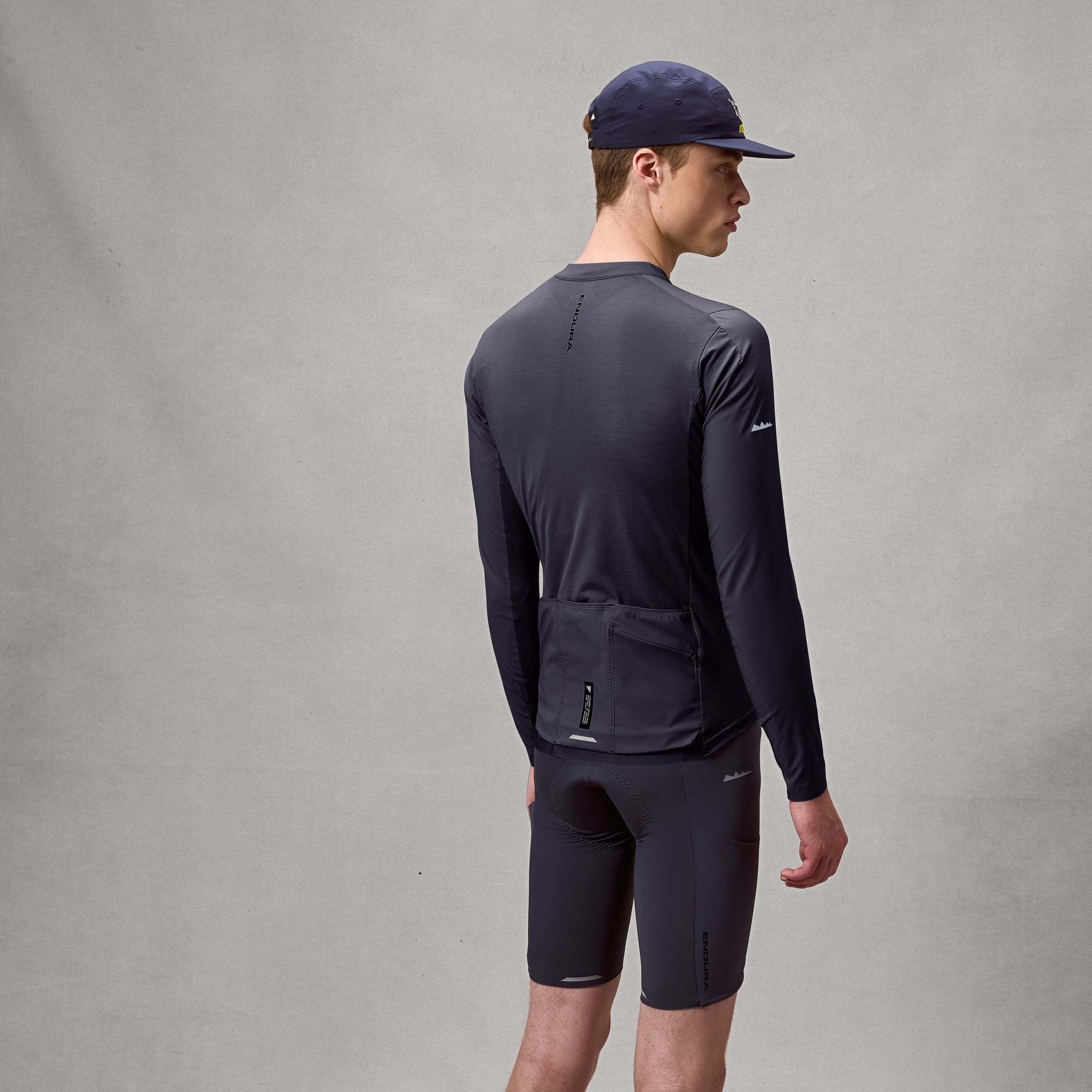 Beklædning - Cykeltrøjer - Endura AllTrack Ride L/S Jersey - Carbon Grey