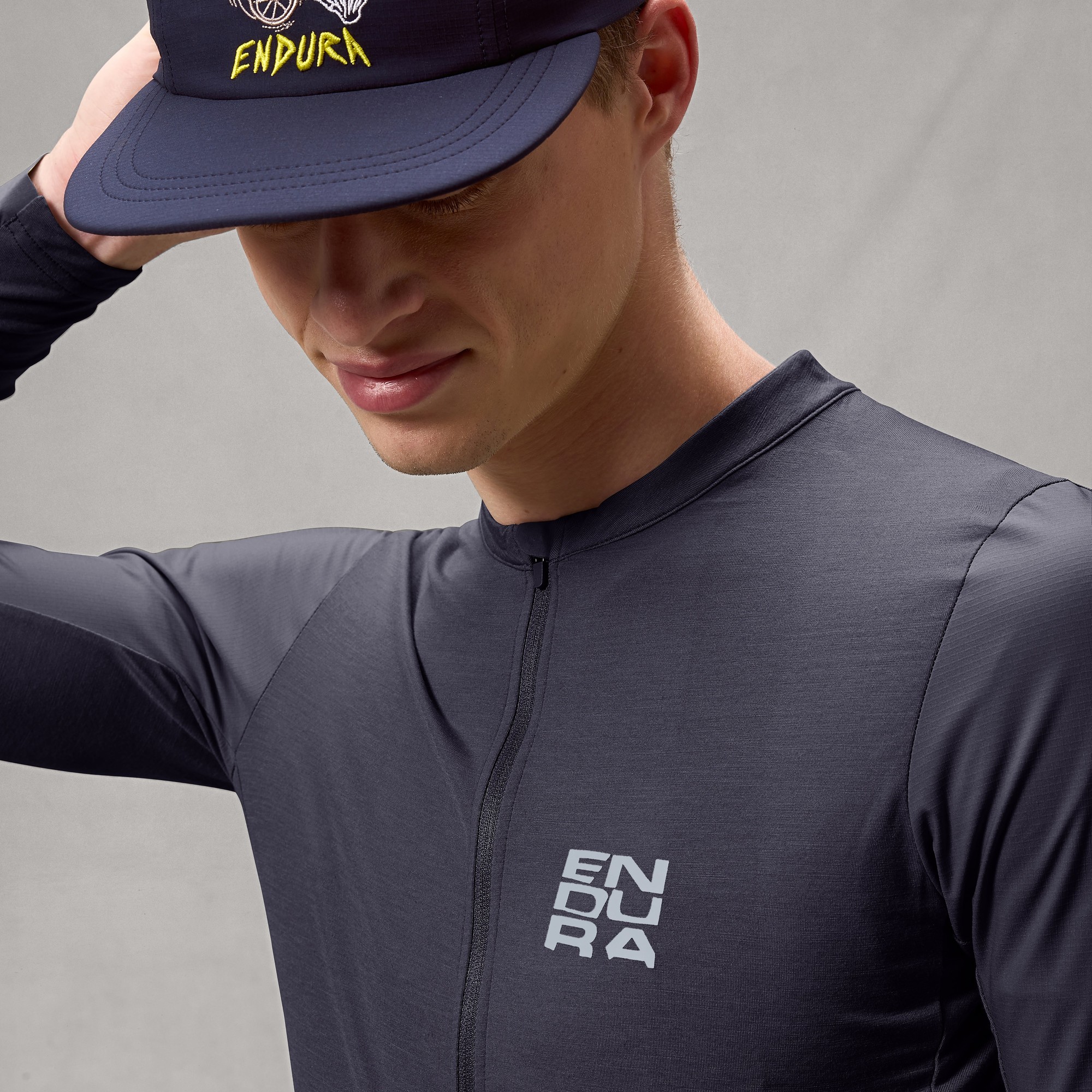 Beklædning - Cykeltrøjer - Endura AllTrack Ride L/S Jersey - Carbon Grey