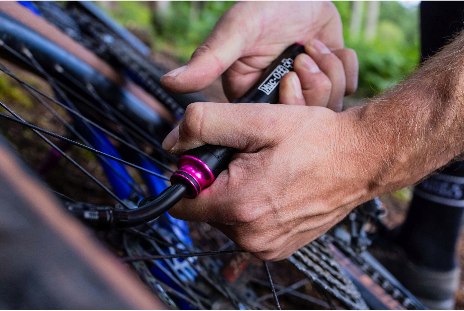 Tilbehør - Cykelpumper - Muc-Off Mini Pump AirMach 7.6 bar/110psi - Black/Pink