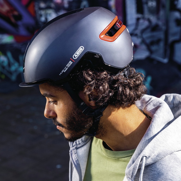 Beklædning - Cykelhjelme - Abus Hud-Y m. LED lys - Hvid