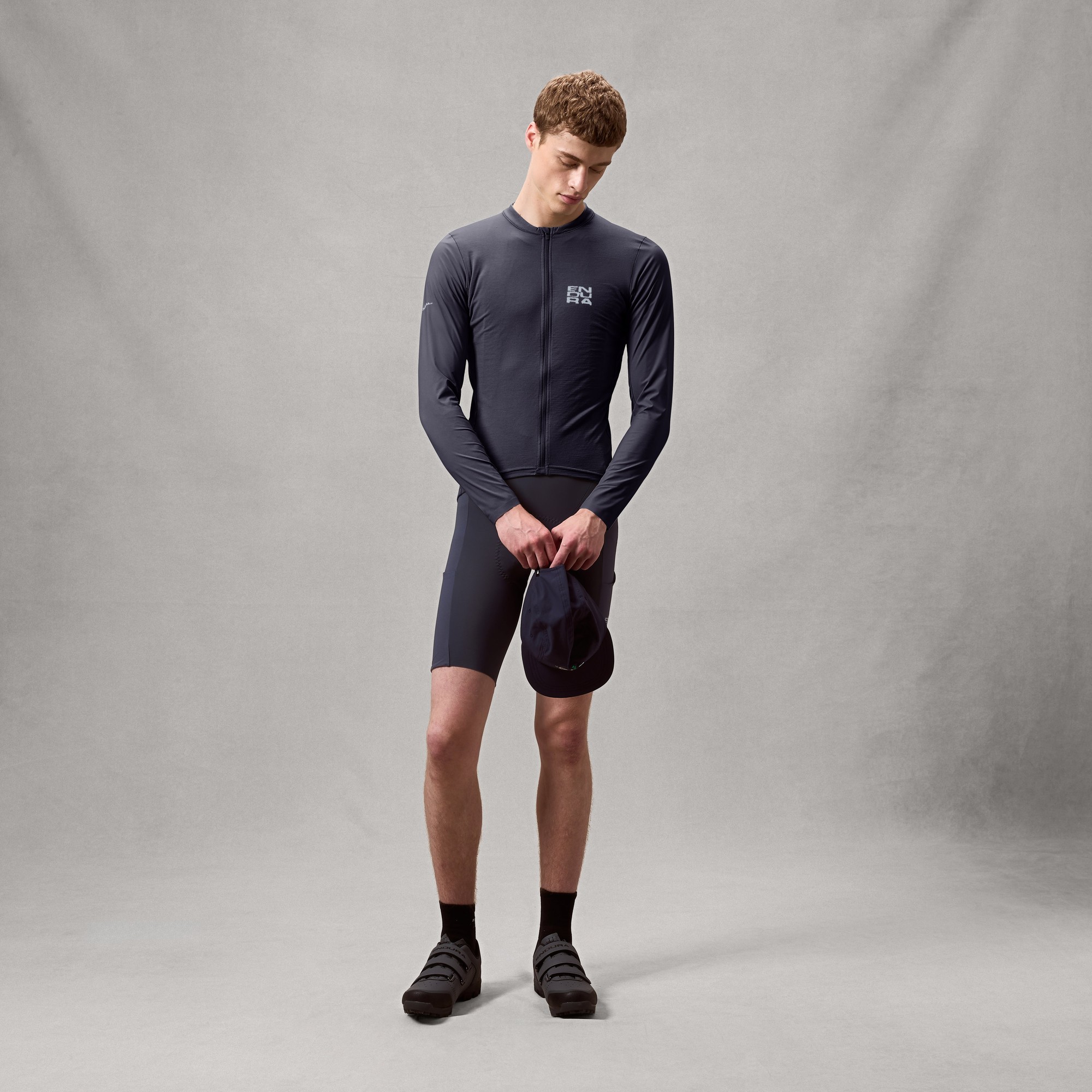 Beklædning - Cykeltrøjer - Endura AllTrack Ride L/S Jersey - Carbon Grey