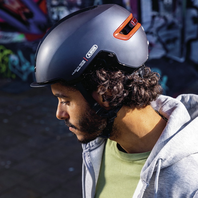 Beklædning - Cykelhjelme - Abus Hud-Y m. LED lys - Grå