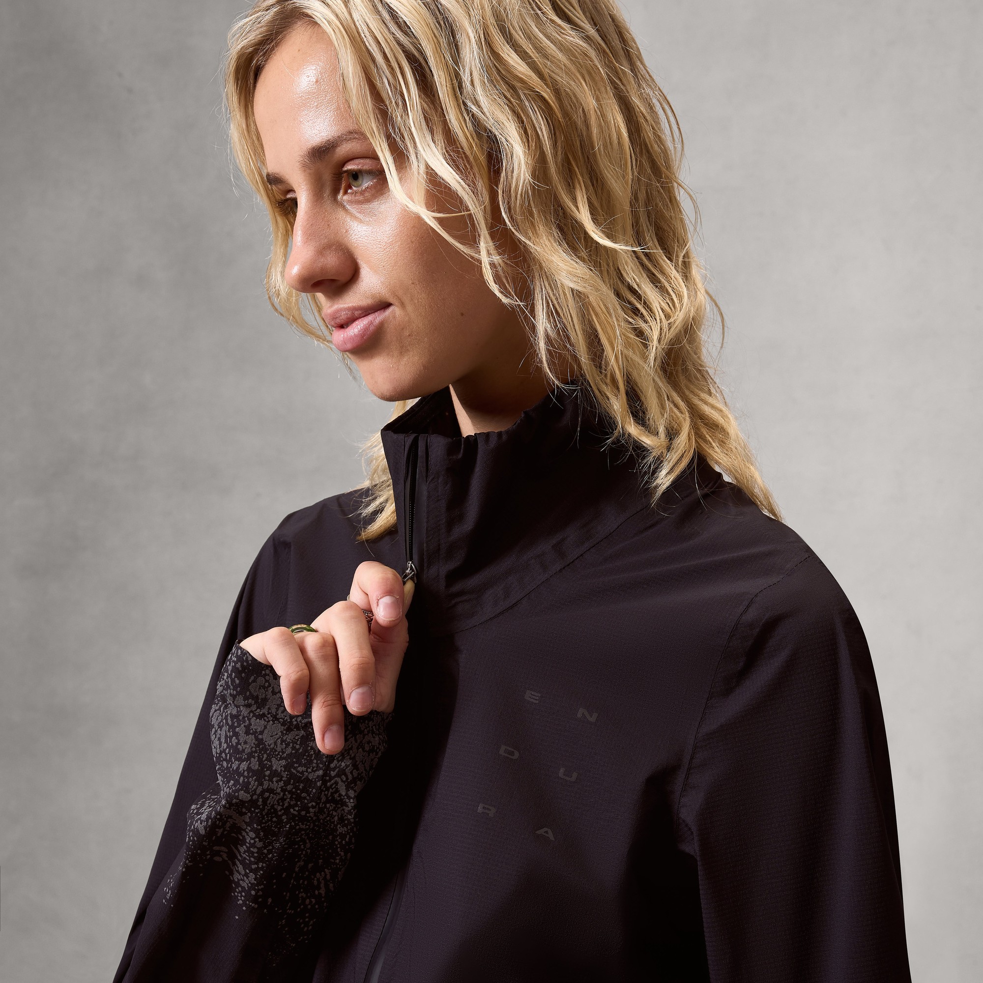 Beklædning - Regntøj & Vindtøj - Endura Women's AllTrack Race Cape - Black