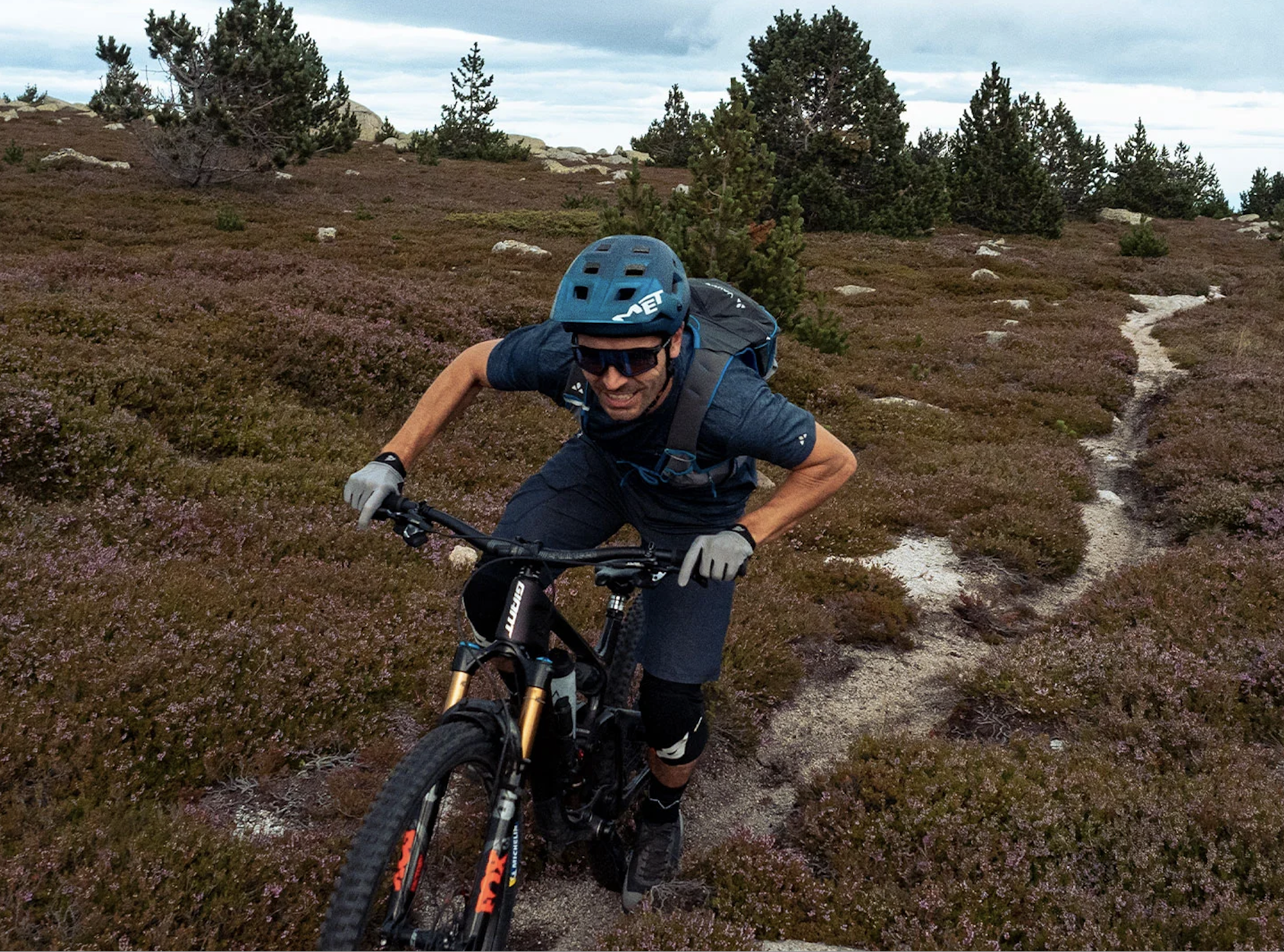 Beklædning - Cykelhjelme - MET Helmet Terranova MIPS - Sort/Rød