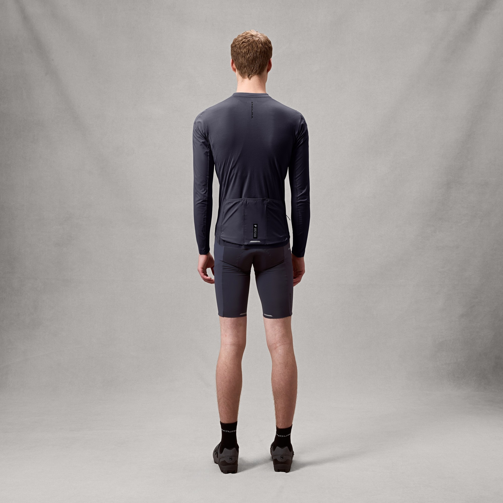Beklædning - Cykeltrøjer - Endura AllTrack Ride L/S Jersey - Carbon Grey