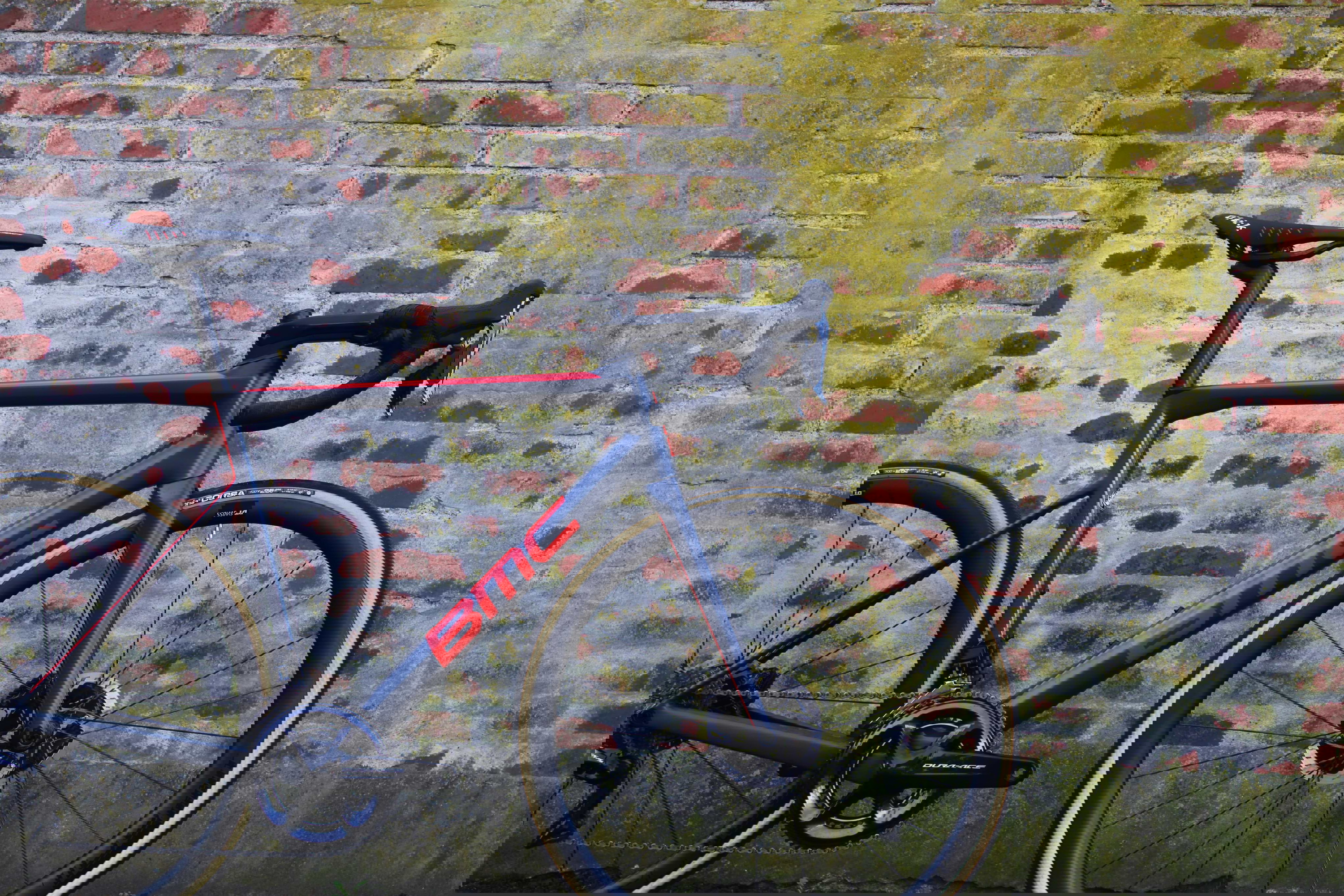 BMC Teammachine: Ny high-end racercykel hos Cykelexperten.dk!