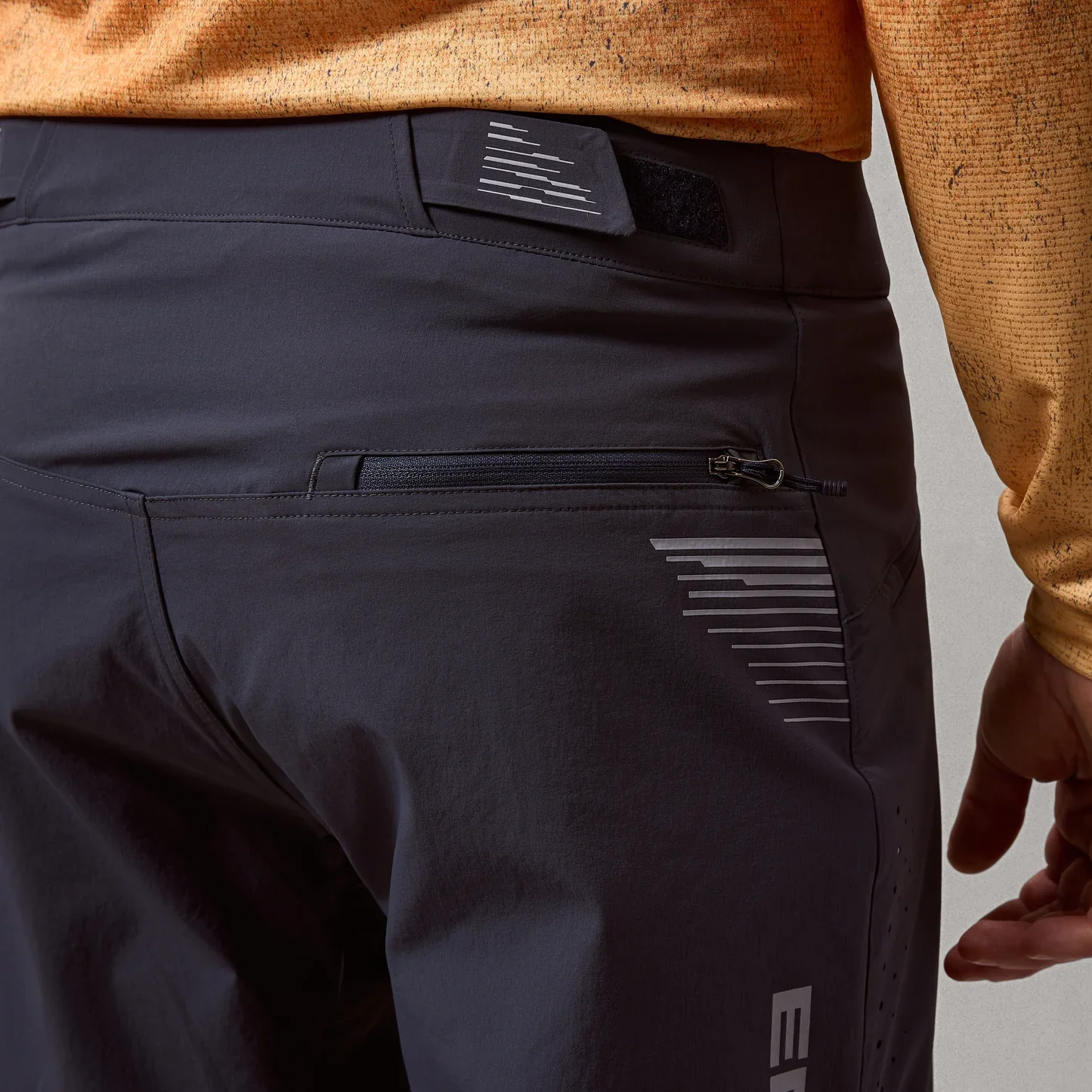 Beklædning - Cykelbukser - Endura SingleTrack Lite Short - Carbon Grey