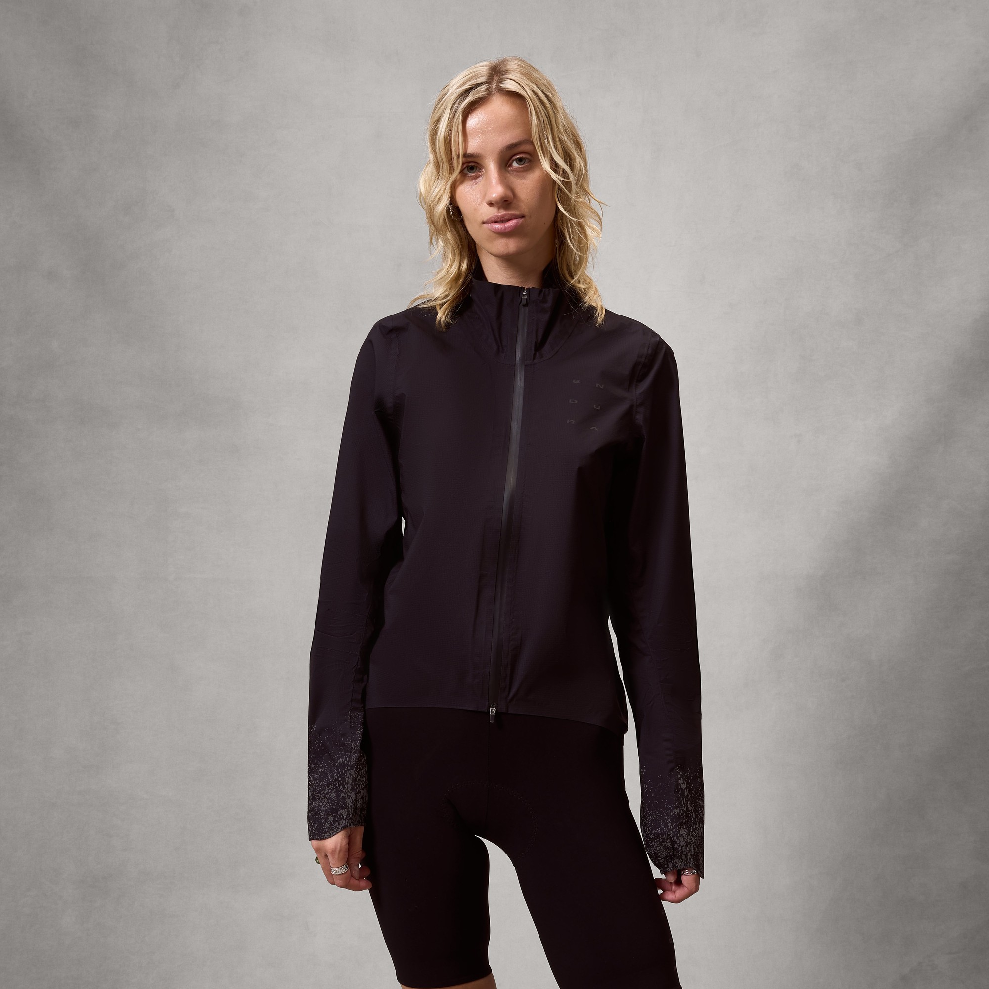 Beklædning - Regntøj & Vindtøj - Endura Women's AllTrack Race Cape - Black
