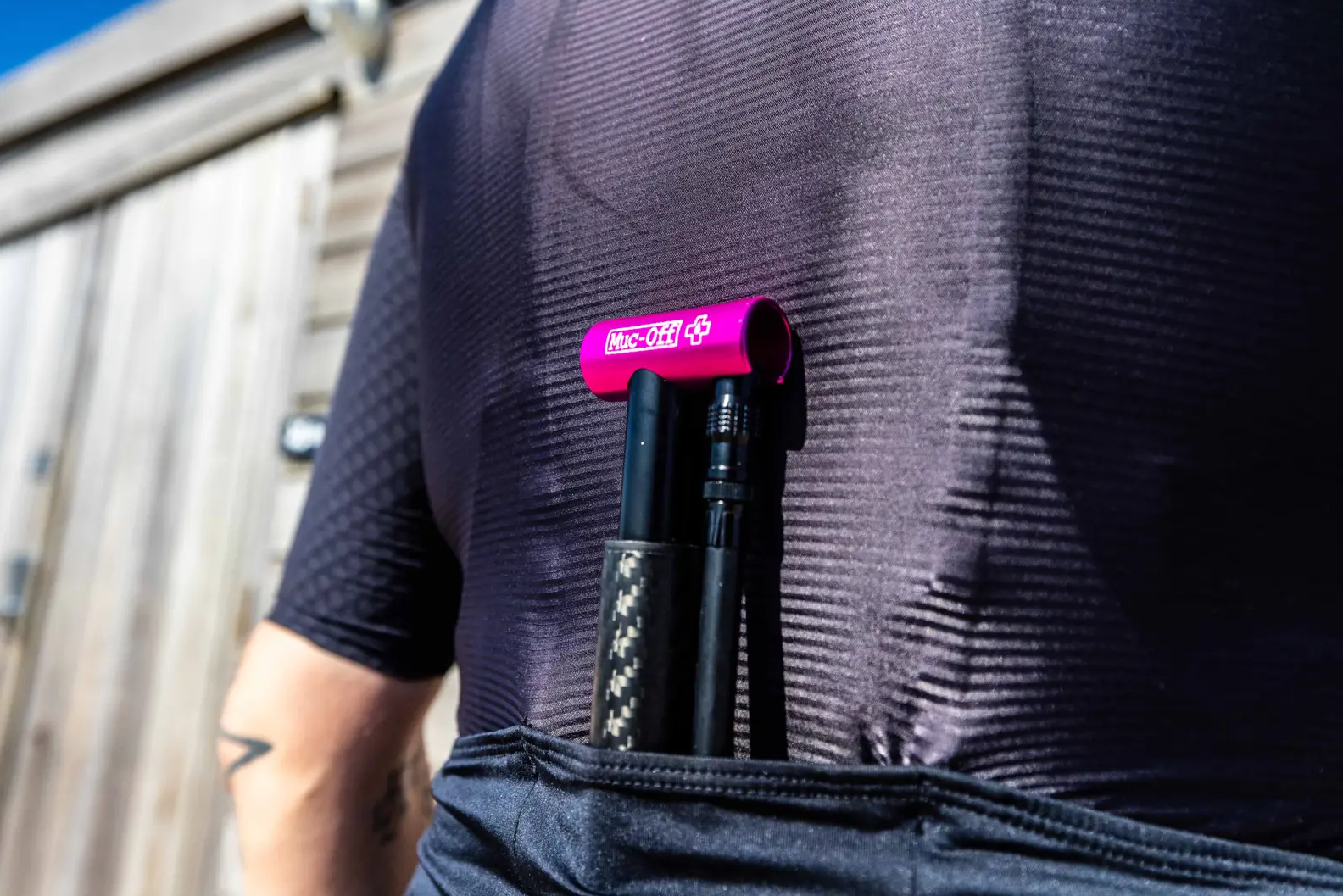 Tilbehør - Cykelpumper - Muc-Off Mini Pump Airmach Carbon 130 psi - Black/Pink