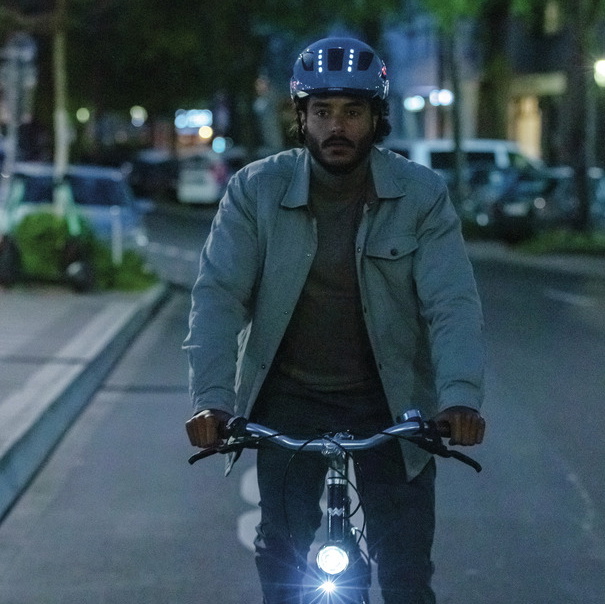 Beklædning - Cykelhjelme - Abus Hyban 2.0 m. LED lys - Sort