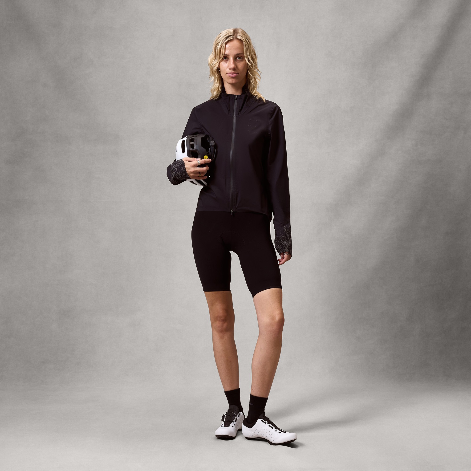 Beklædning - Regntøj & Vindtøj - Endura Women's AllTrack Race Cape - Black