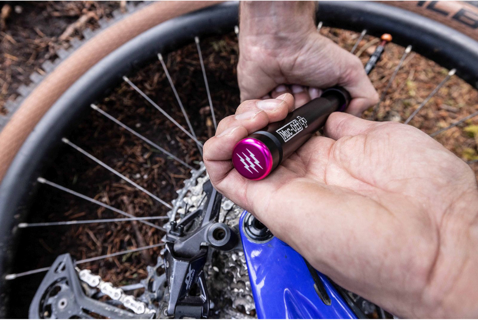 Tilbehør - Cykelpumper - Muc-Off Mini Pump AirMach 7.6 bar/110psi - Black/Pink