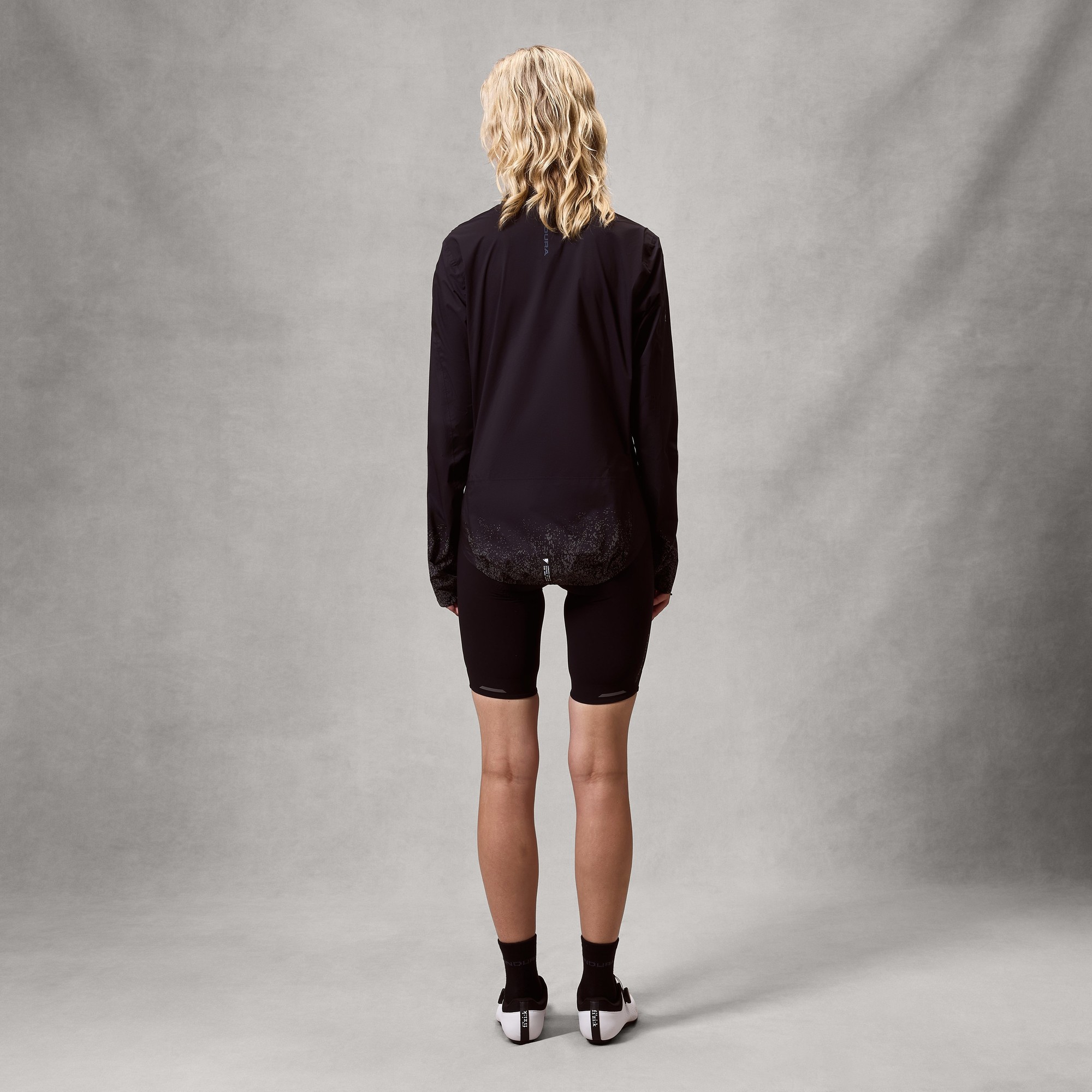 Beklædning - Regntøj & Vindtøj - Endura Women's AllTrack Race Cape - Black