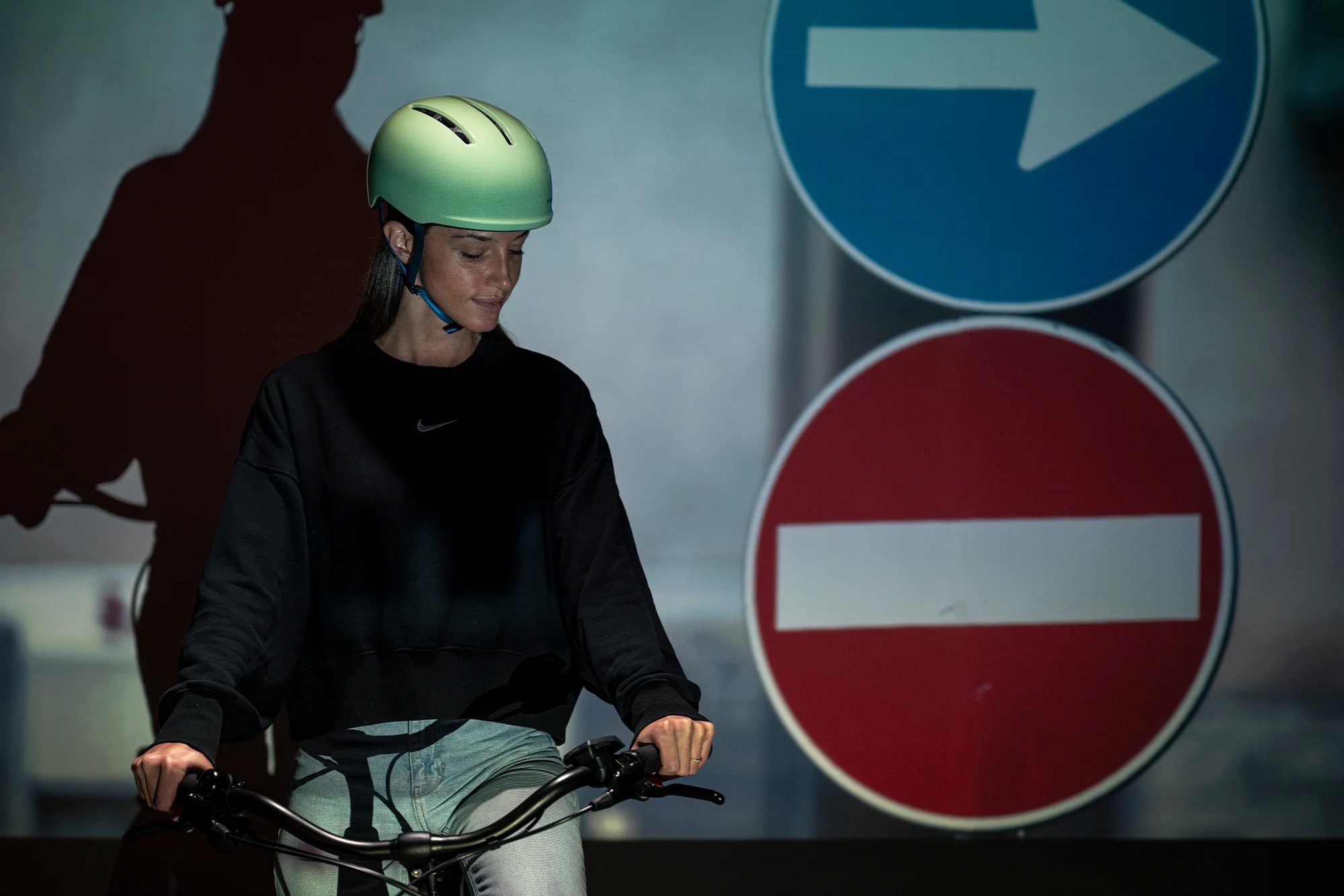 Beklædning - Cykelhjelme - MET Helmet Vibe m. LED - Black/Matt