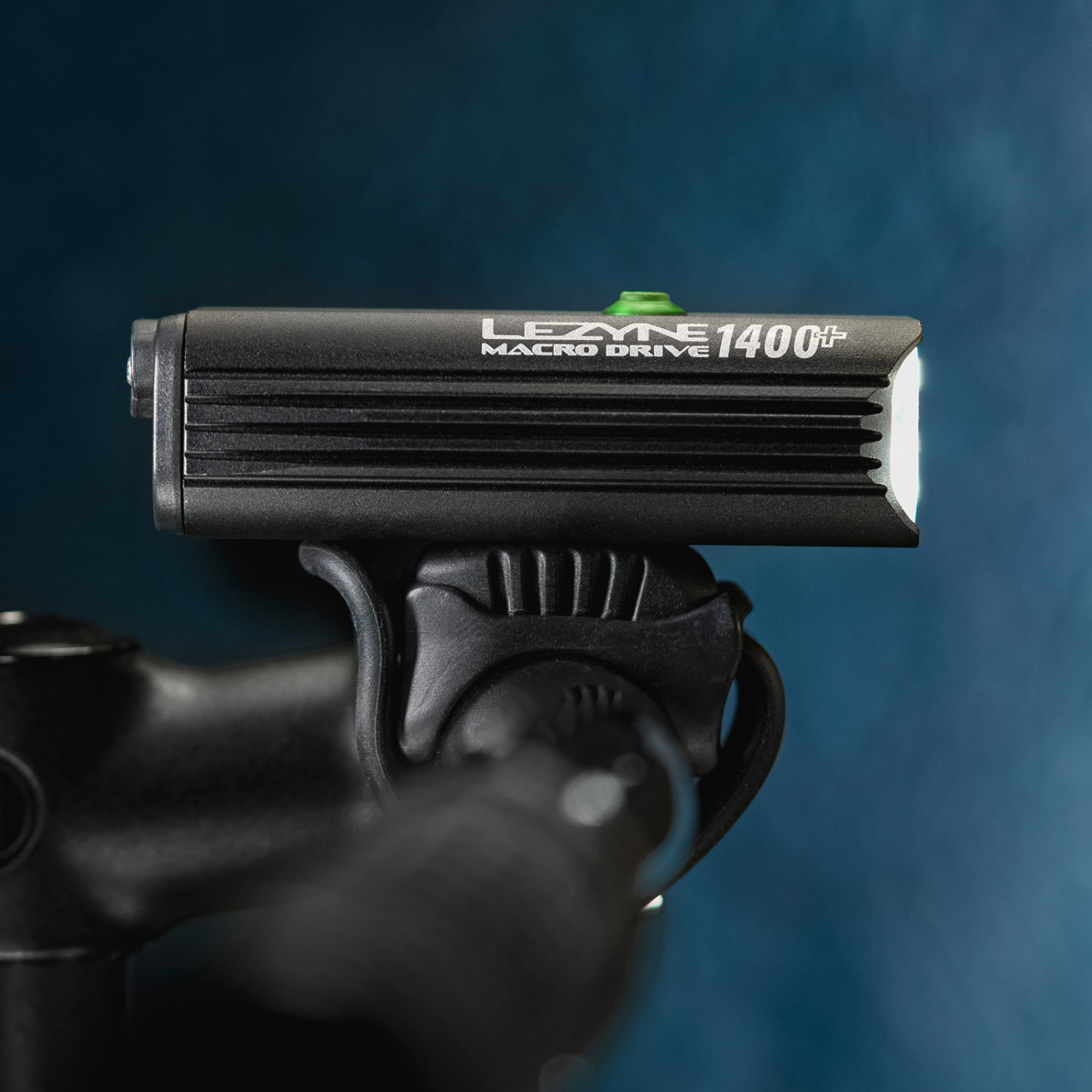 Tilbehør - Cykellygter - Lezyne Macro Drive 1400+ Loaded Kit Forlygte 1400 lumen m. Power Pack XL+ - Black