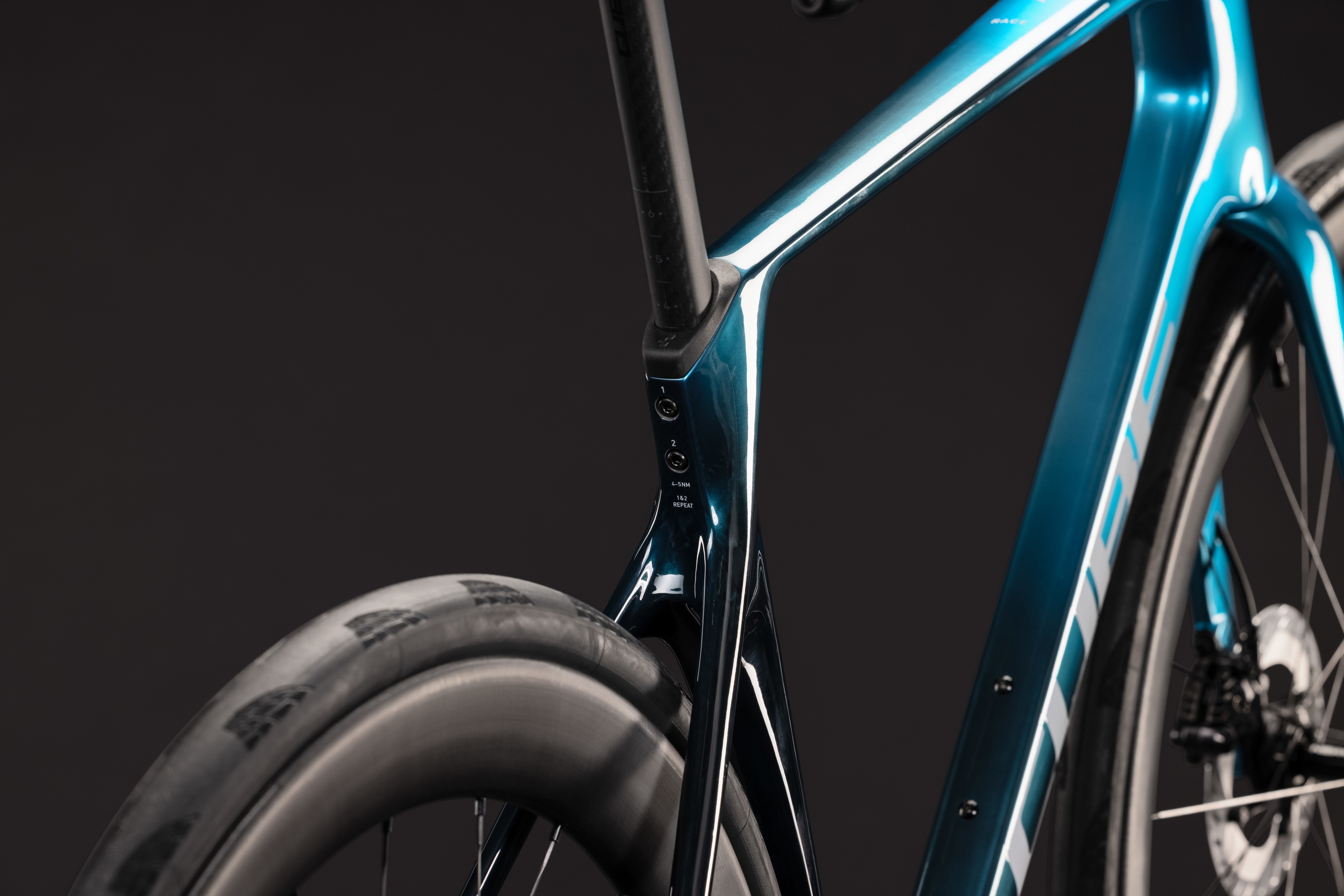 Cykler - Racercykler - Cube Agree C:62 Race 2027 - Chromeblue´n´Liquidblue