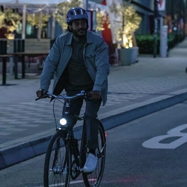 Beklædning - Cykelhjelme - Abus Hyban 2.0 m. LED lys - Blå