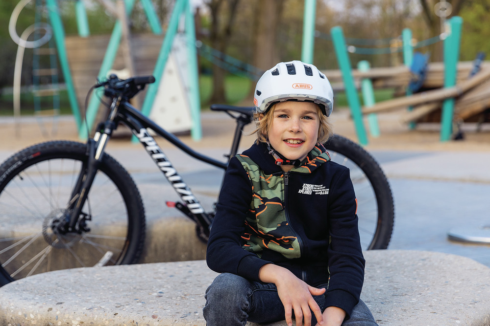 Beklædning - Cykelhjelme - Abus Smiley 3.0 ACE m. LED lys - Sort (DK)