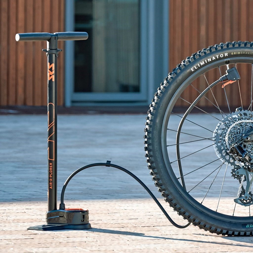 Tilbehør - Cykelpumper - SKS Air-X-Plorer 10.0 Fodpumpe 10bar/144psi - Sortorange