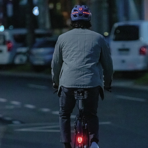 Beklædning - Cykelhjelme - Abus Hyban 2.0 m. LED lys - Grå/Sølv
