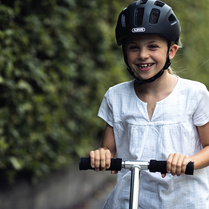 Beklædning - Cykelhjelme - Abus Youn-I 2.0 m. LED lys - Sort/Street Art (DK)