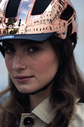 Beklædning - Cykelhjelme - Abus Hyban 2.0 Hjelm m. LED lys - Chrome Rosé