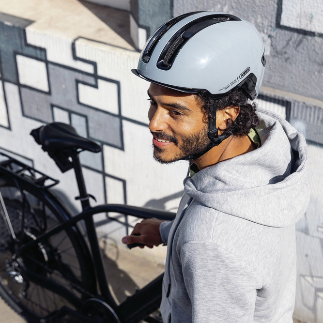 Beklædning - Cykelhjelme - Abus Hud-Y m. LED lys - Grå