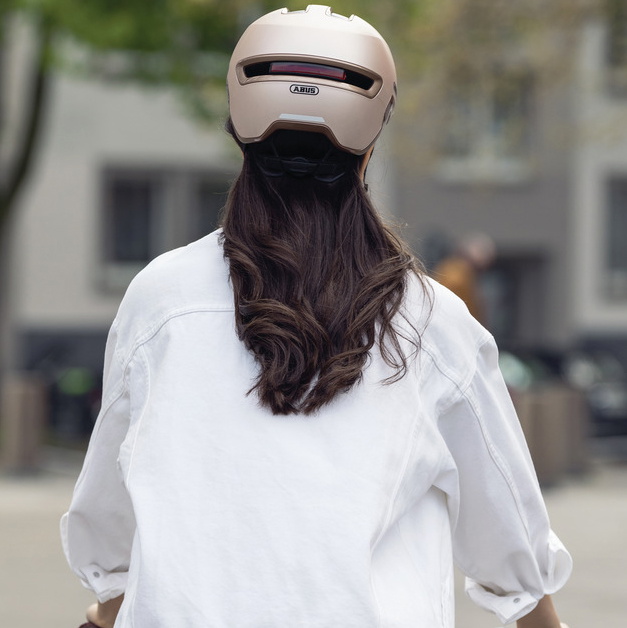 Beklædning - Cykelhjelme - Abus Hud-Y m. LED lys - Sort