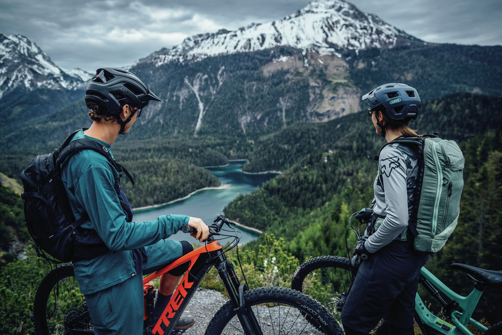 Beklædning - Cykelhjelme - Abus Cliffhanger -  Ti Silver