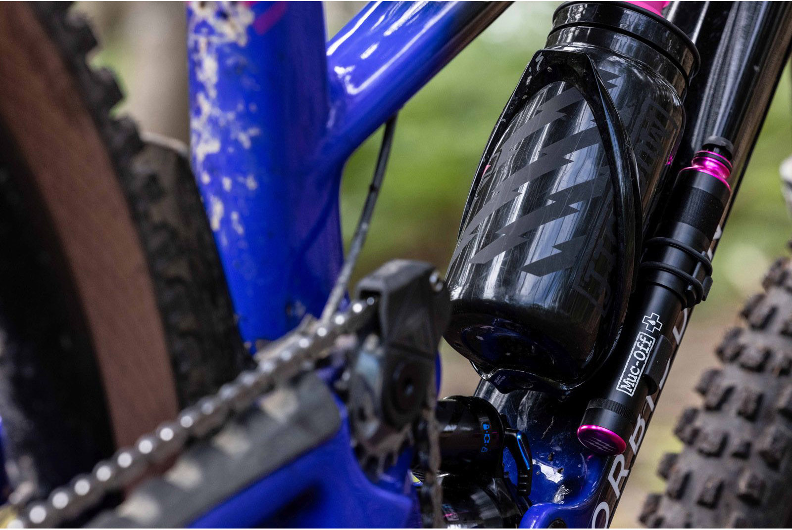 Tilbehør - Cykelpumper - Muc-Off Mini Pump AirMach 7.6 bar/110psi - Black/Pink