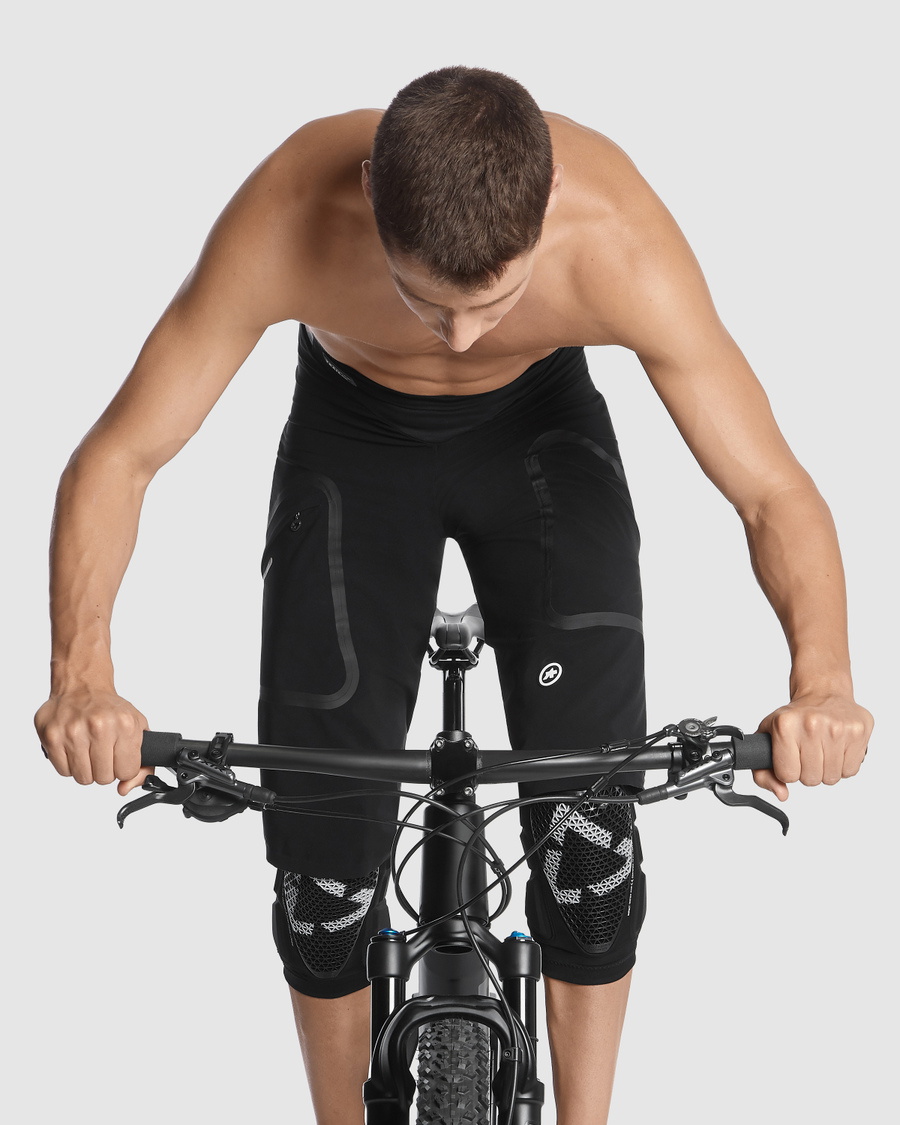 Beklædning - Cykelbukser - Assos TRAIL TACTICA Cargo Knickers T3 - Sort