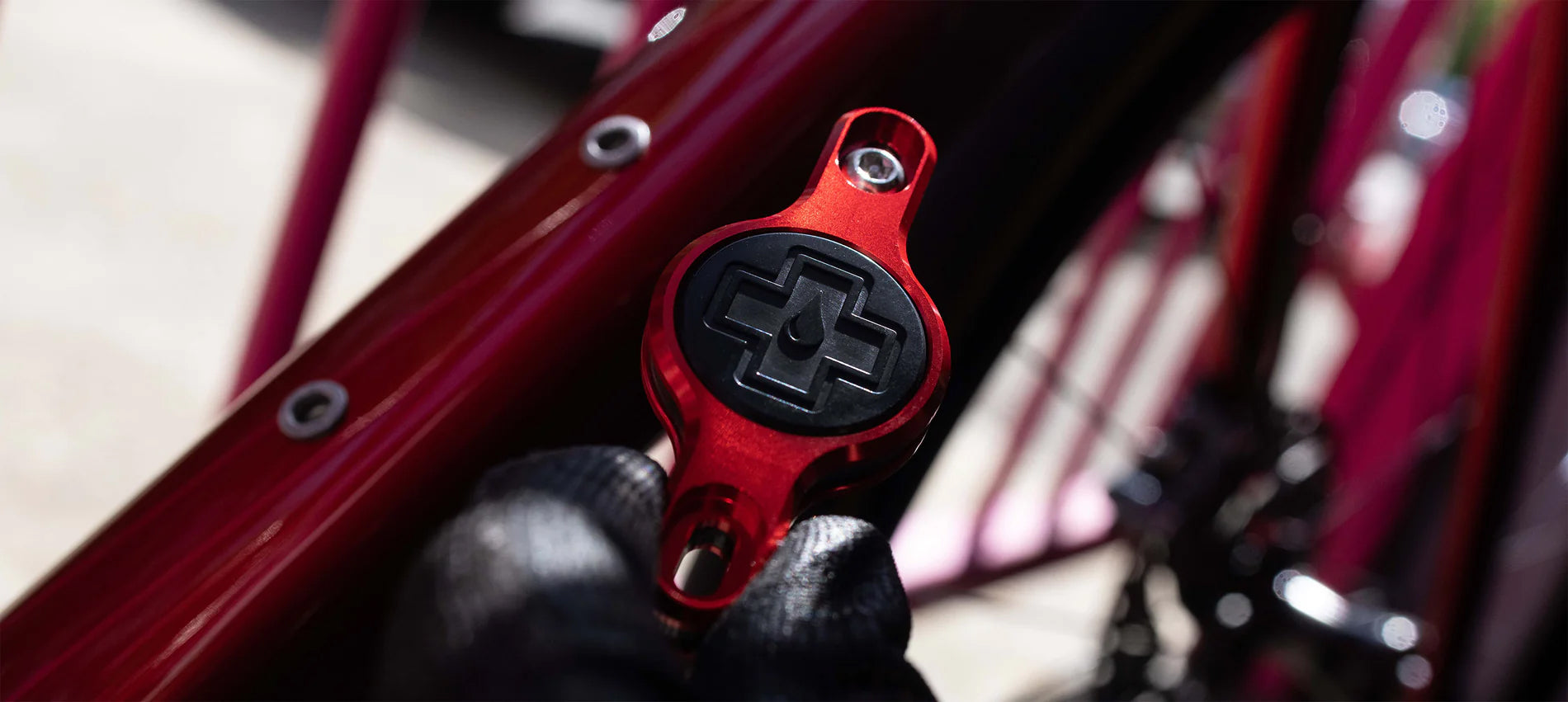 Tilbehør - Cykellås - Muc-Off Secure Tag Holder 2.0 A 7 grams - Iridescent