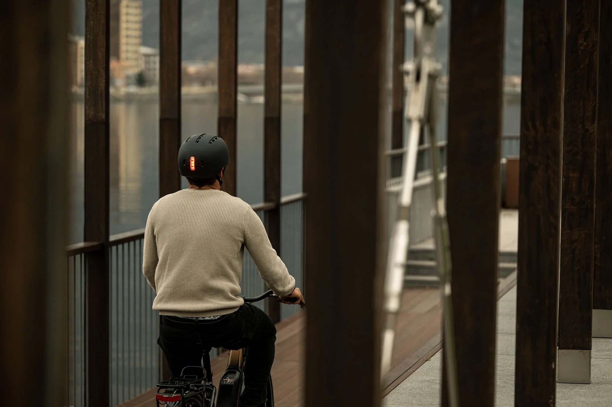 Beklædning - Cykelhjelme - MET Helmet Vibe MIPS m. LED - Black/Matt